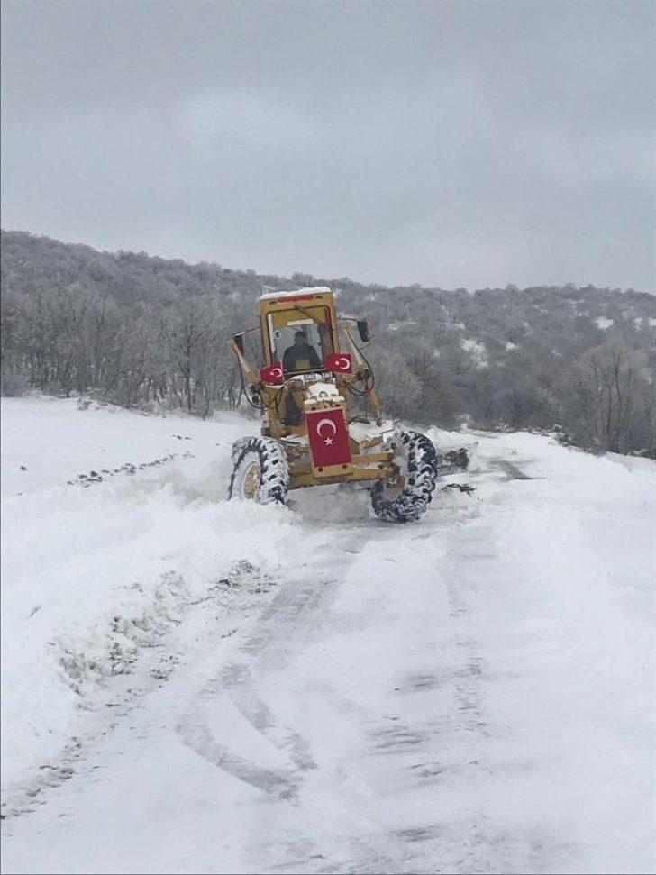 Kırşehir’de, kar yağışı etkisi ile kapanan köy yolları açıldı G2