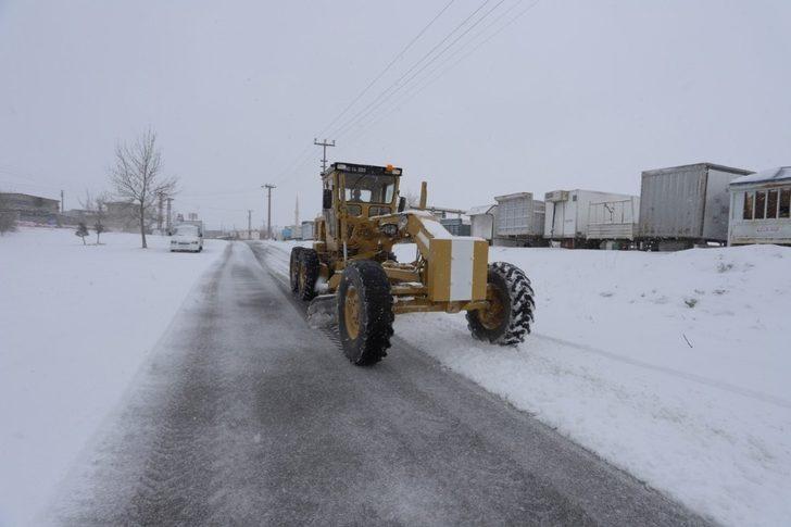 Belediye ekipleri karla mücadele çalışmalarını sürdürüyor G2