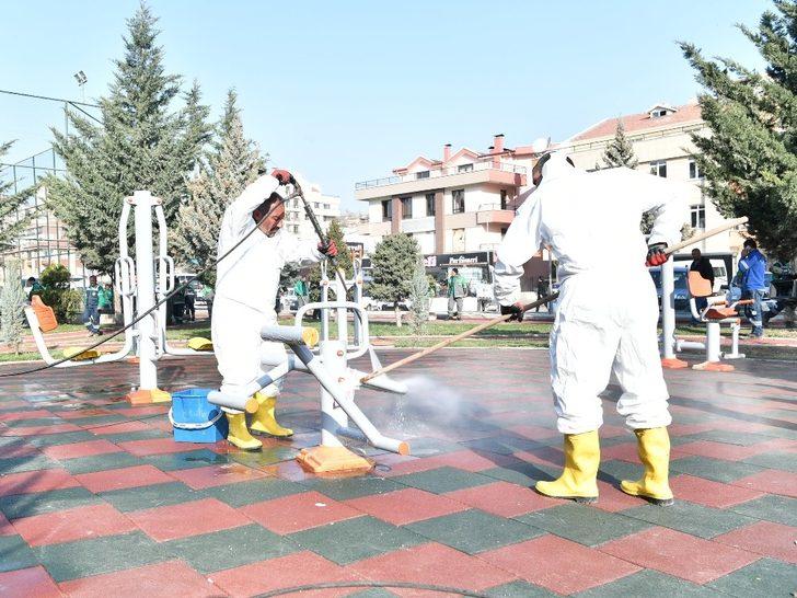 Mamak parklarında dezenfektan harekatı G2