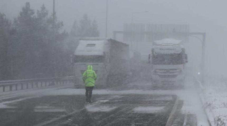 Son dakika: Adana-Ankara otoyolunda kar engeli! Ulaşıma kapandı