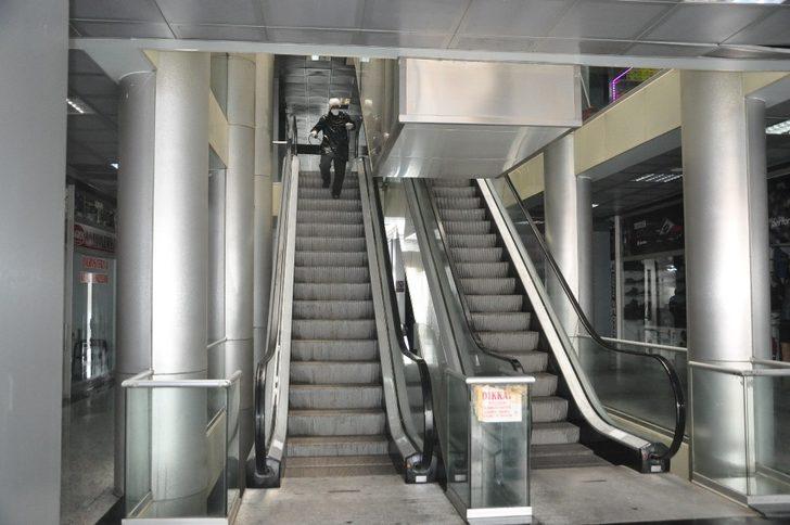 Yüksekova’da korona virüsüne karşı dezenfekte çalışması G5