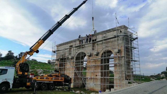 Patara’da Kent Kapısı restore ediliyor