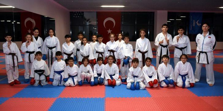 Aliağalı genç karatecilerden büyük başarı G2