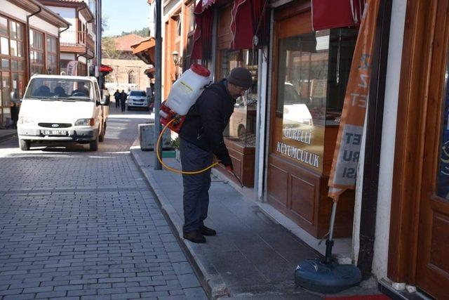 Nallıhan’da korona virüs tedbirleri kapsamında ilaçlama ve dezenfekte çalışmaları