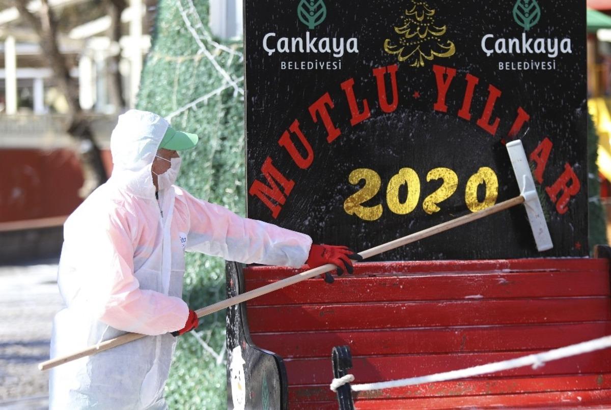Kuğulu Park ve Tunalı Hilmi Caddesi dezenfekte edildi