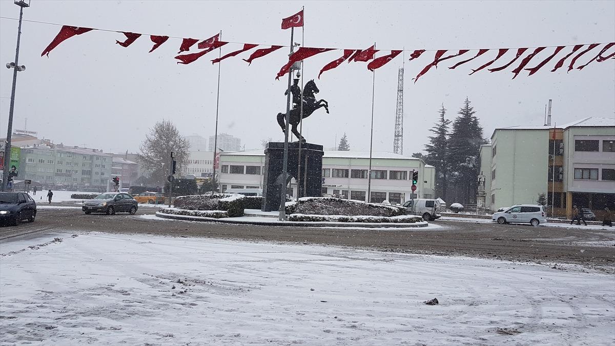 Kırşehir ve Niğde'de kar yağışı