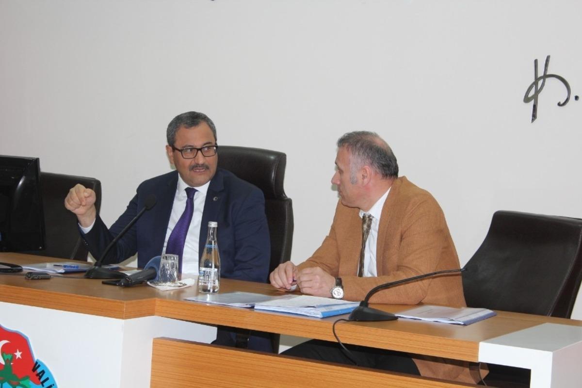 Vali Sarıfakıoğulları: "Giresun&rsquo;da 30 Koronavir&uuml;s ş&uuml;phelisinin 18&rsquo;inin sonu&ccedil;ları negatif &ccedil;ıktı, 12&rsquo;sinin ise sonu&ccedil;ları bekleniyor"
