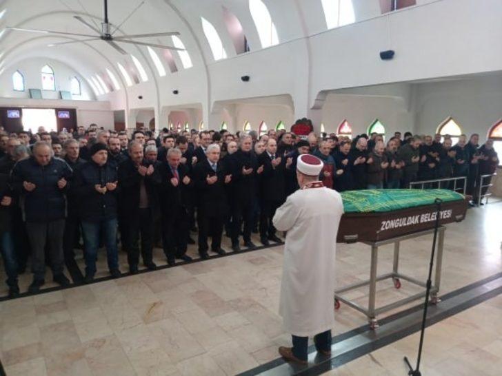 Kalp krizinden ölen adam son yolculuğuna uğurlandı G3