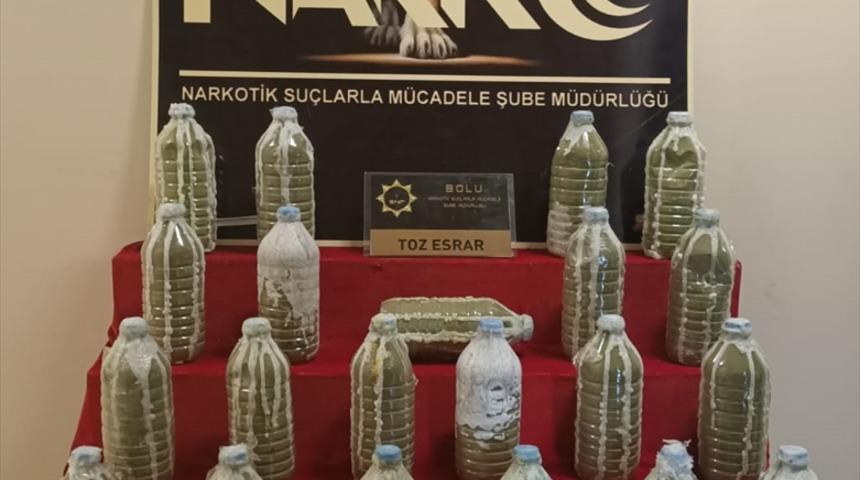 Bolu'da ara&ccedil;larında uyuşturucu bulunan &ccedil;iftten biri tutuklandı