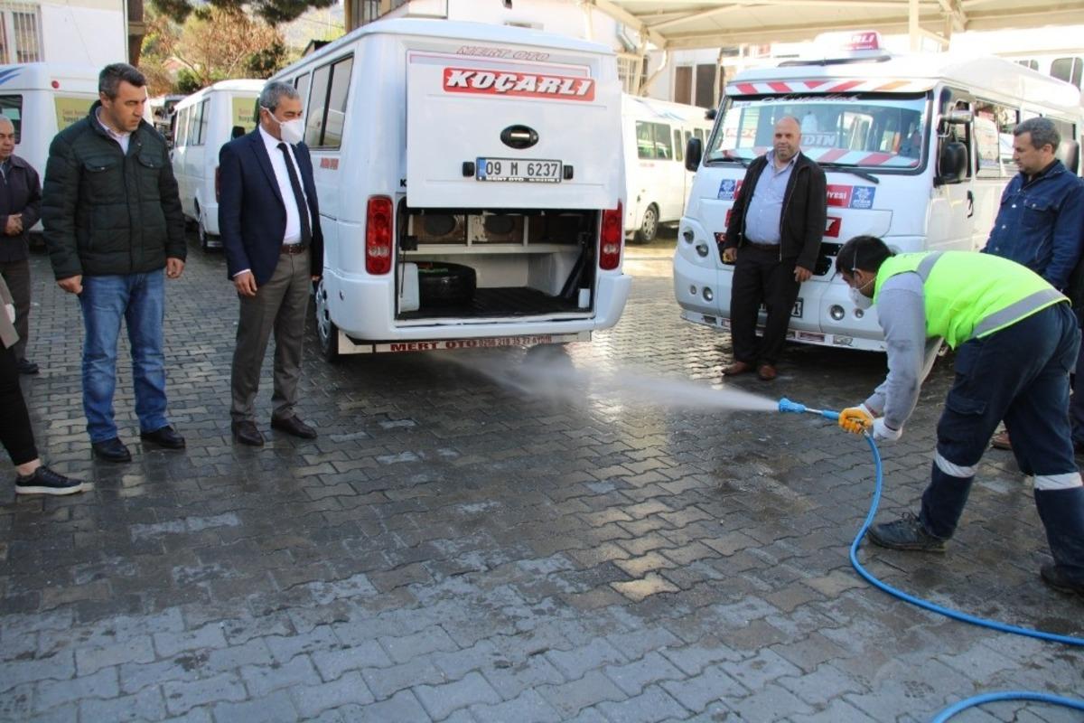 Ko&ccedil;arlı Belediyesi dezenfekte &ccedil;alışmasını s&uuml;rd&uuml;r&uuml;yor