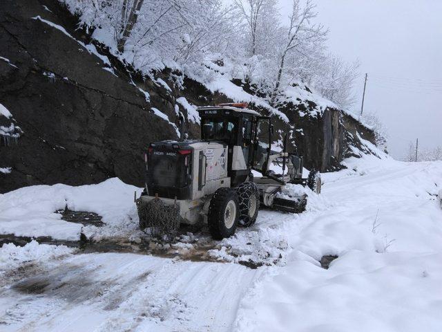 Trabzon’da kardan kapanan tüm mahalle yolları ulaşıma açıldı