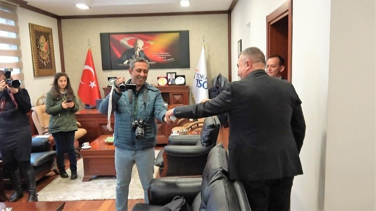 Basın toplantısında Koronavir&uuml;s &ouml;nlemi