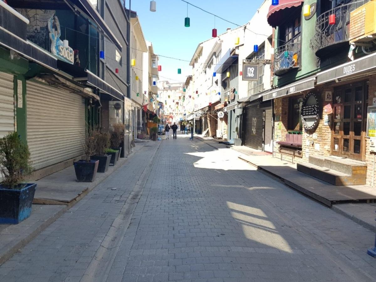 Eskişehir&rsquo;deki kapatılan eğlence mekanları b&ouml;lgeleri sessizliğe b&uuml;r&uuml;nd&uuml;