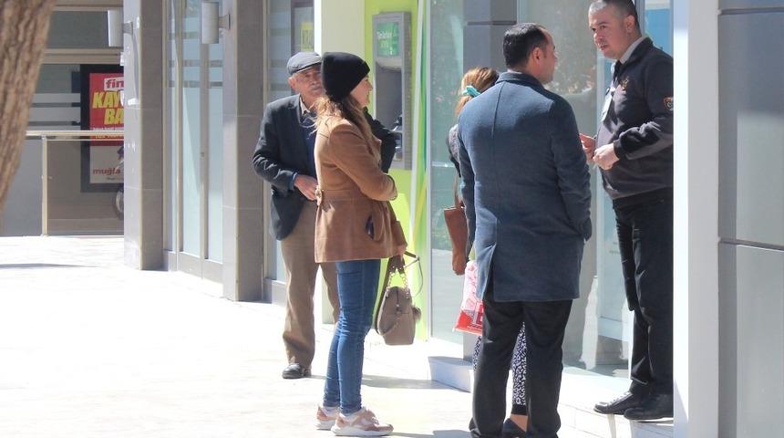 Bankalardan koronavir&uuml;s tedbiri