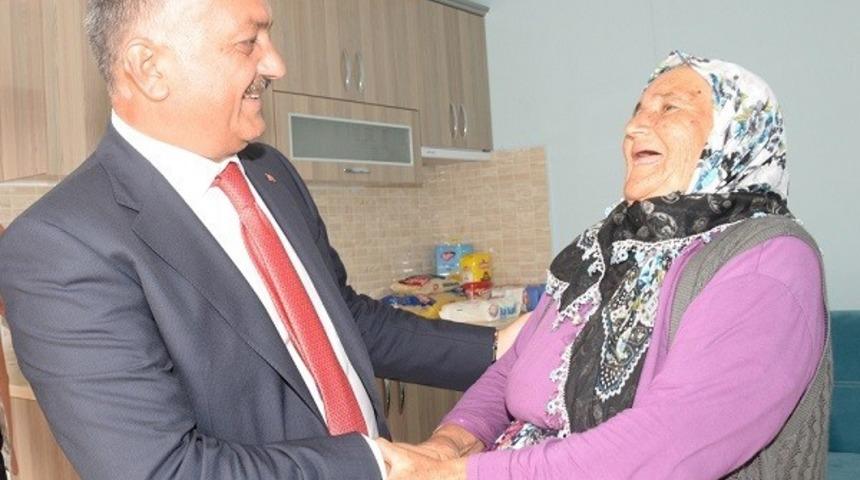 Vali Yazıcı, "Yaşlılarımız toplumumuzun vazgeçilmez değerleridir"