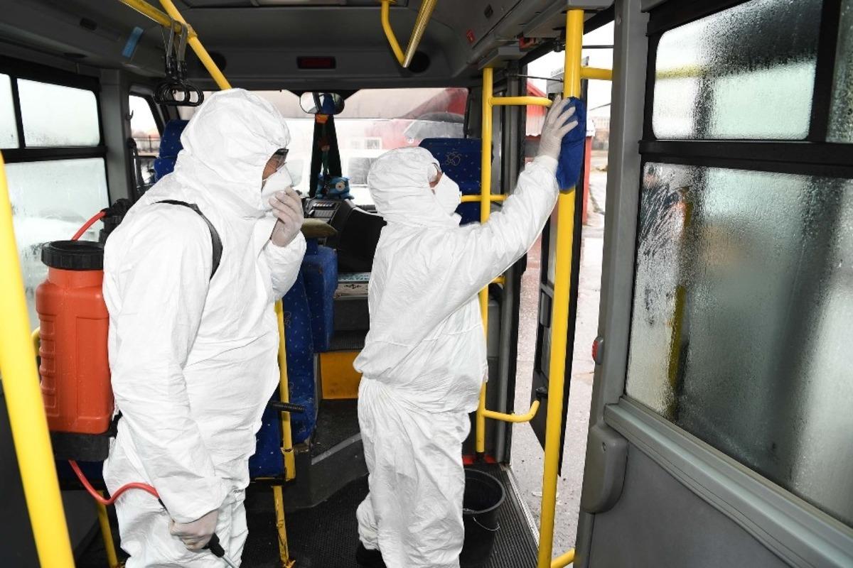 Muş Belediyesi toplu taşıma ara&ccedil;larını dezenfekte etti