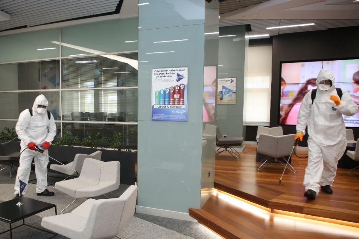 Mersin&rsquo;de resmi kurumlar vir&uuml;se karşı ila&ccedil;lanıyor