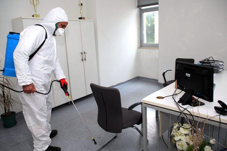 Mersin’de resmi kurumlar virüse karşı ilaçlanıyor G3