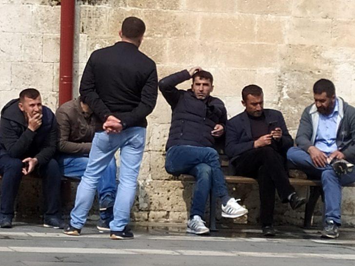 Kıraathaneler kapandı vatandaşlar bu sefer parklara akın etti G2