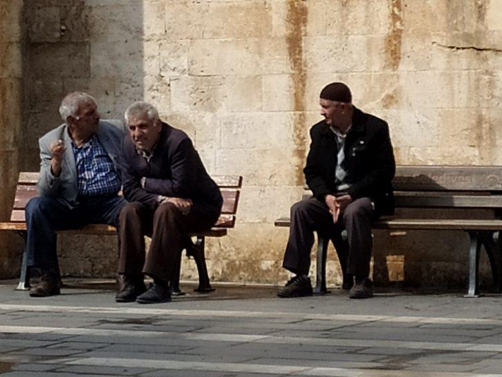 Kıraathaneler kapandı vatandaşlar bu sefer parklara akın etti G3