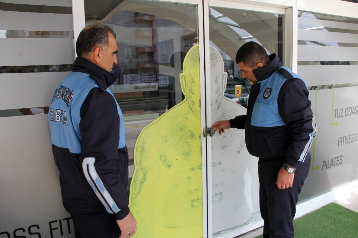 Diyarbakır&rsquo;da esnaf kurallara uydu, kepenkler kapatıldı