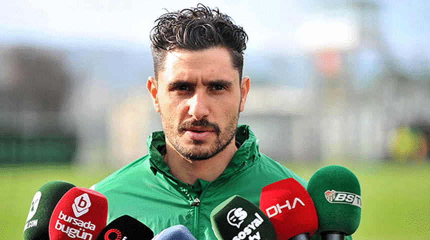 Bursaspor&rsquo;dan &Ouml;zer Hurmacı hakkında kadro dışı a&ccedil;ıklaması!