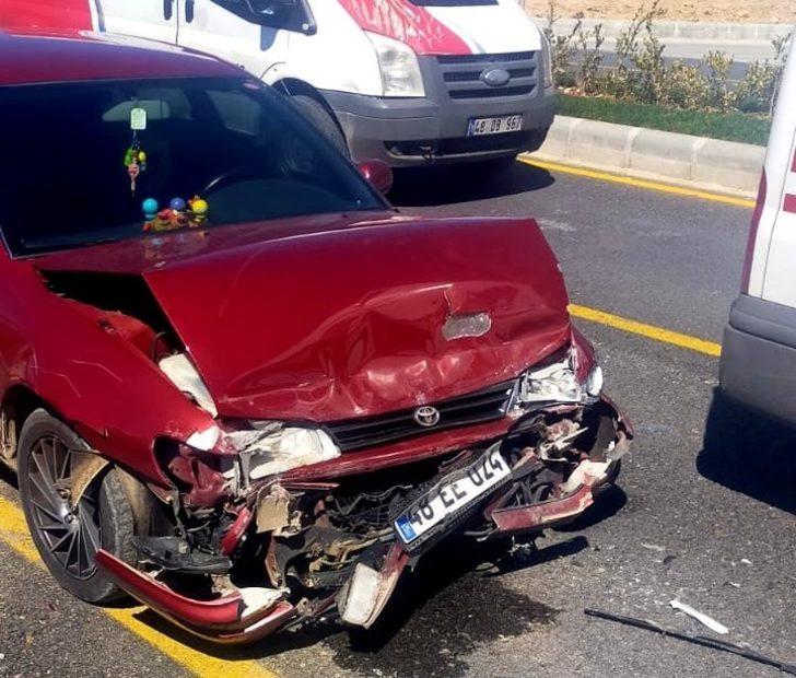 Belediye otobüsüne arkadan çarpan sürücü yaralandı G1