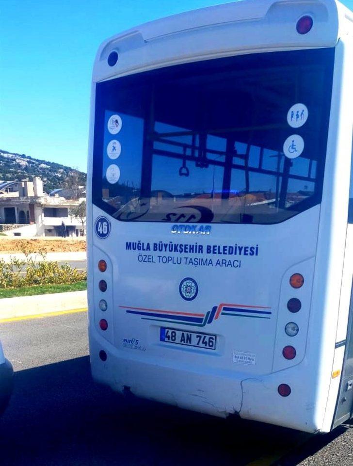 Belediye otobüsüne arkadan çarpan sürücü yaralandı G3