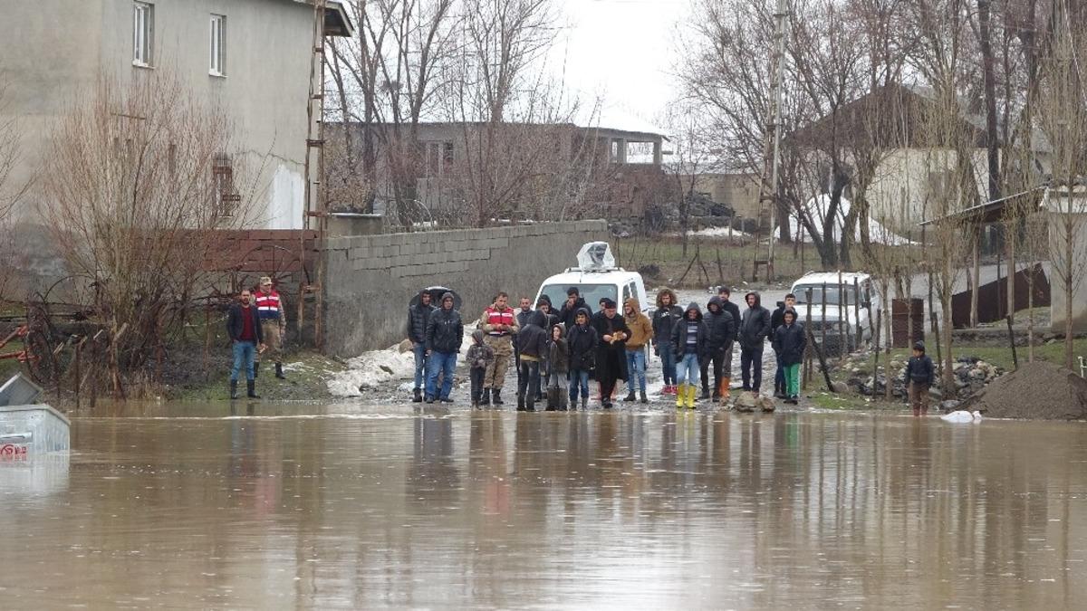 Muş&rsquo;ta bir k&ouml;y sel suları altında kaldı