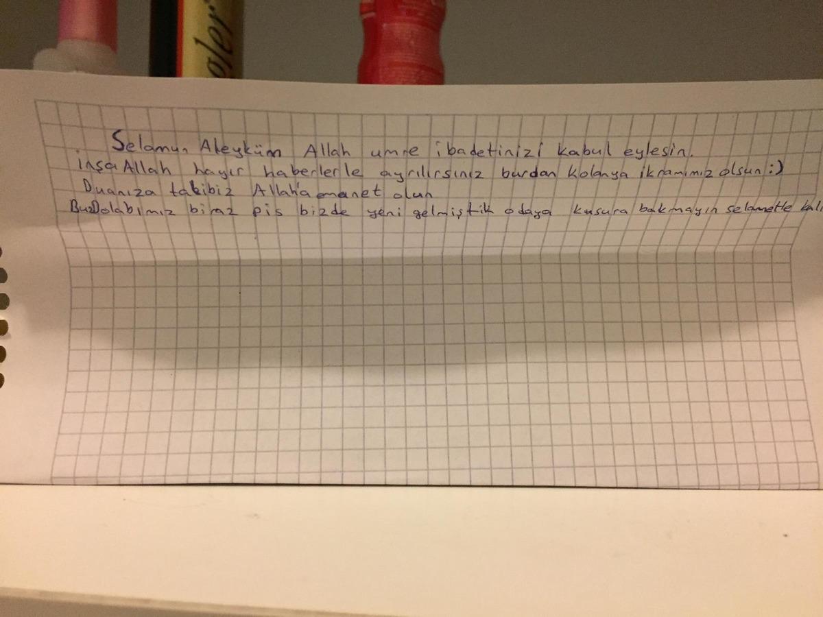 Karantina yurduna gelecek olanlara bir &ouml;ğrenci kolonya ve not bıraktı