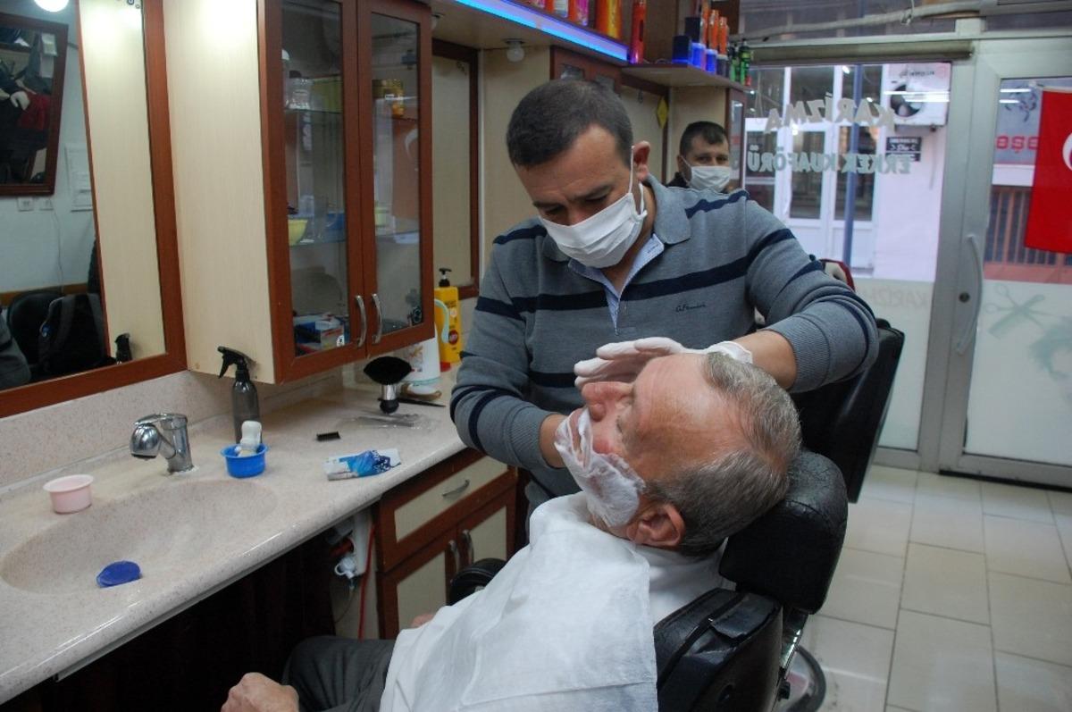 Berberlerden eldivenli, maskeli vir&uuml;s &ouml;nlemi