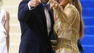 Blake Lively ve Ryan Reynolds'tan korona virüsle mücadeleye 1 milyon dolarlık bağış