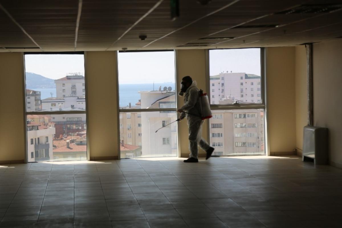 Maltepe&rsquo;de devlet daireleri dezenfekte edildi