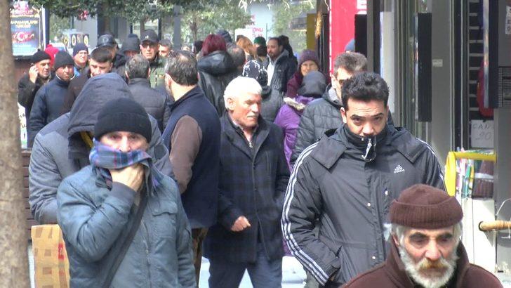 Samsun'da dükkanlar kapalı, halk sokakta G2