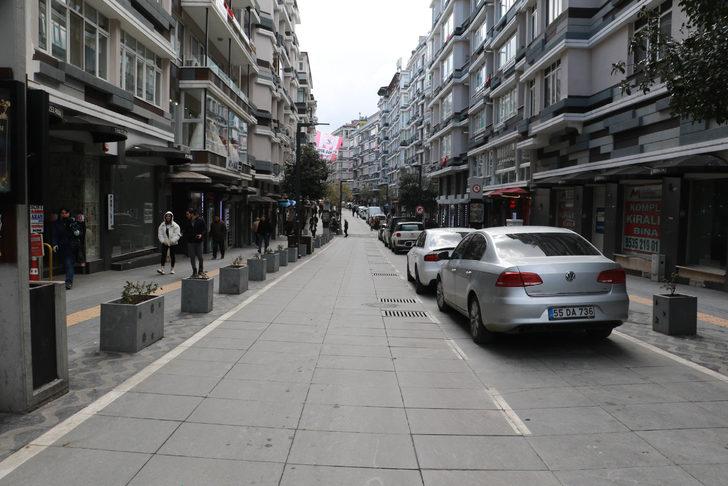 Samsun'da dükkanlar kapalı, halk sokakta G3