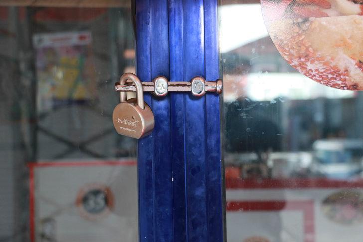 Samsun'da dükkanlar kapalı, halk sokakta G4