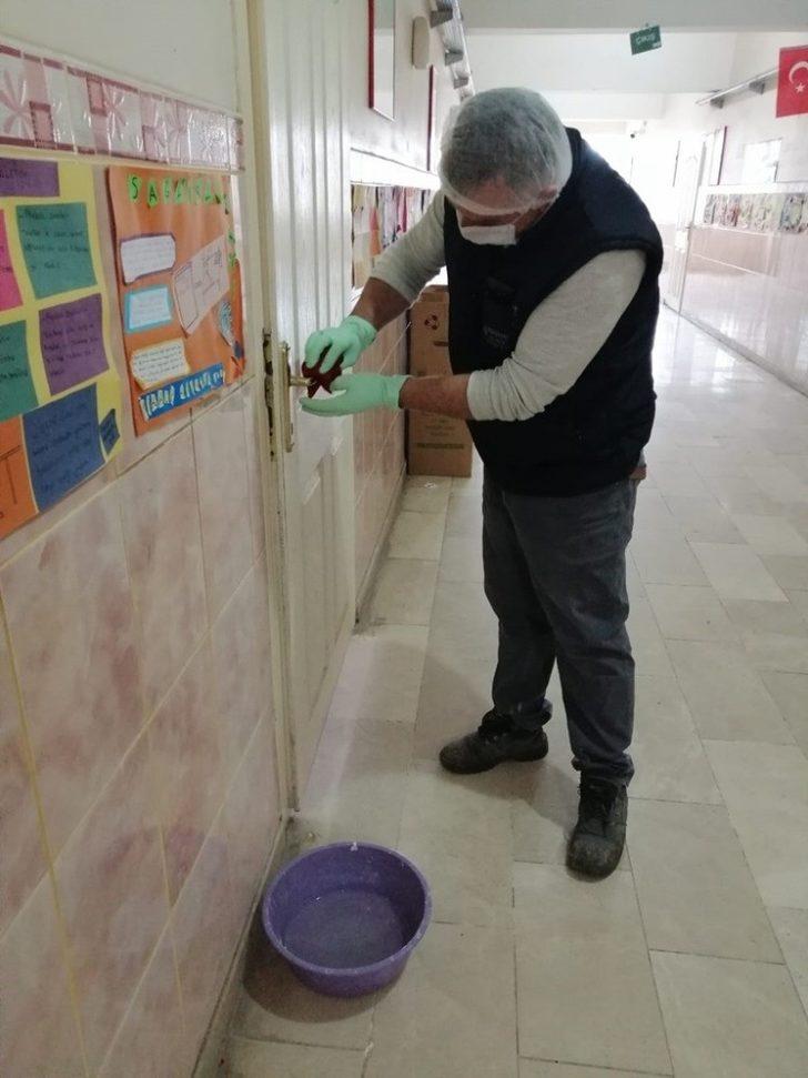 Sungurlu’da okullar corona virüse karşı temizleniyor G3