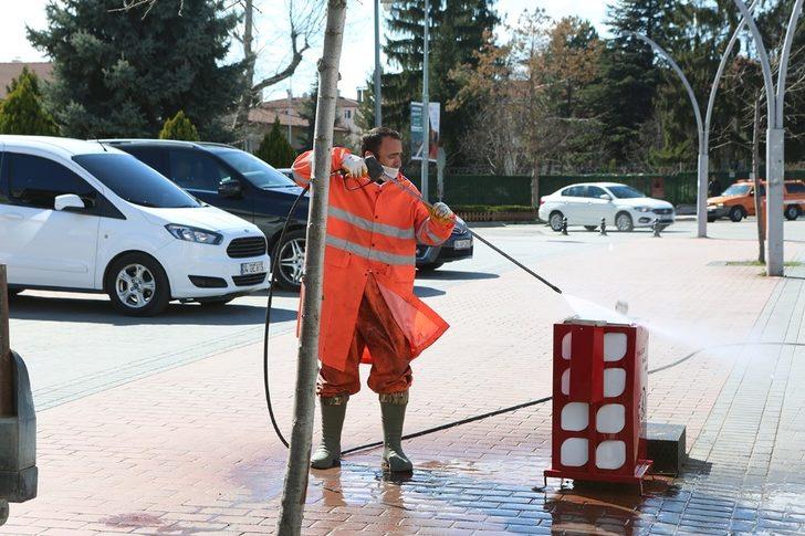 Bolu’nun en işlek caddesi korona virüse karşı dezenfekte edildi G3