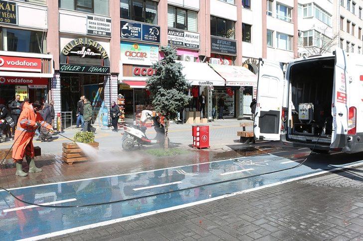 Bolu’nun en işlek caddesi korona virüse karşı dezenfekte edildi G4