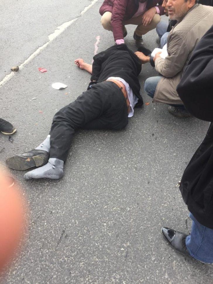 Şerit değiştirmek isteyen motosiklet otomobile çarptı: 1 yaralı G3