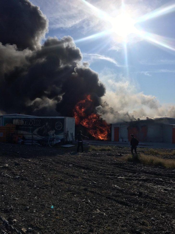 Elektrik kontağı tavukhaneyi küle çevirdi G3