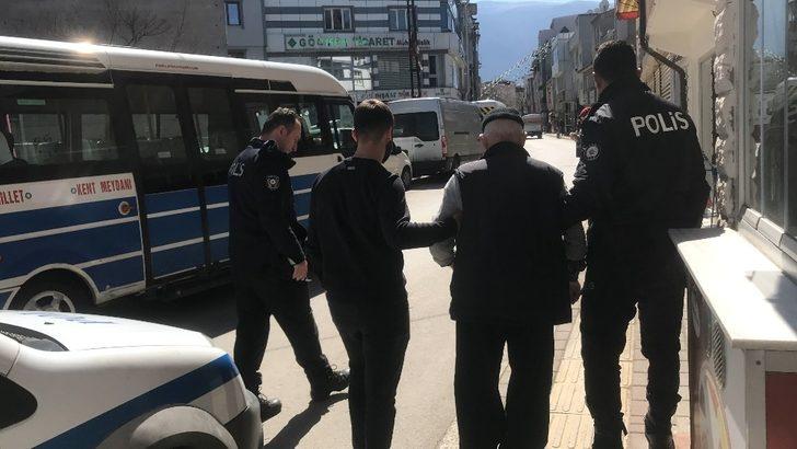 Esnafın dikkatiyle yönünü şaşıran yaşlı adam evine götürüldü G4