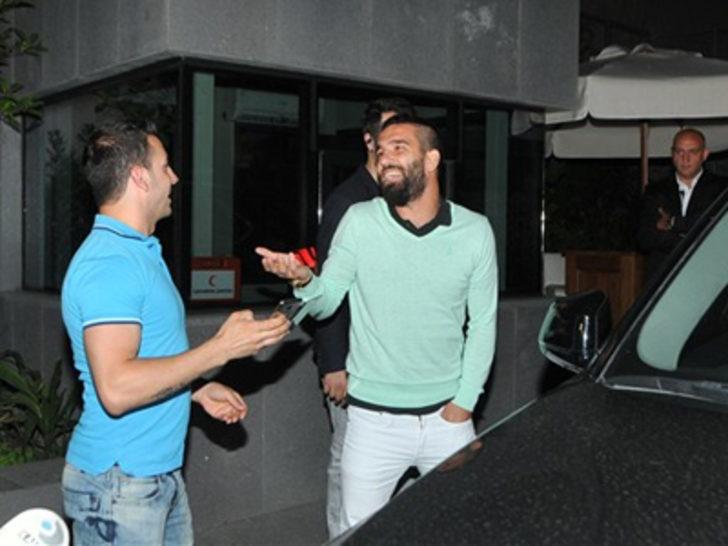 Arda Turan yine o isimle yakalandı G4