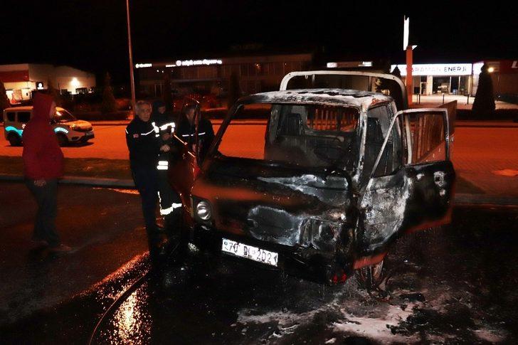 Park halindeki kamyonet alev topuna döndü G2