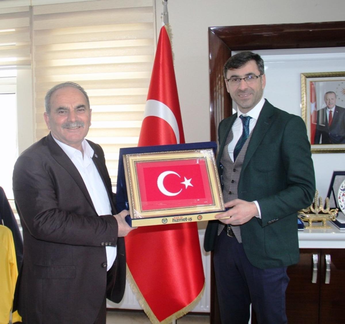 Hizmet-İş Sendikasından Başkan Tanğlay&rsquo;a plaket