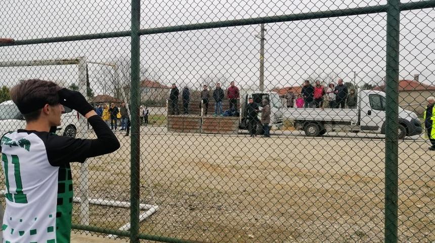 Futbol sevgisi korona vir&uuml;s dinlemedi