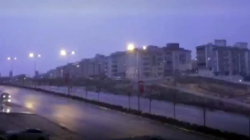 Gaziantep&rsquo;te geceyi şimşekler aydınlattı