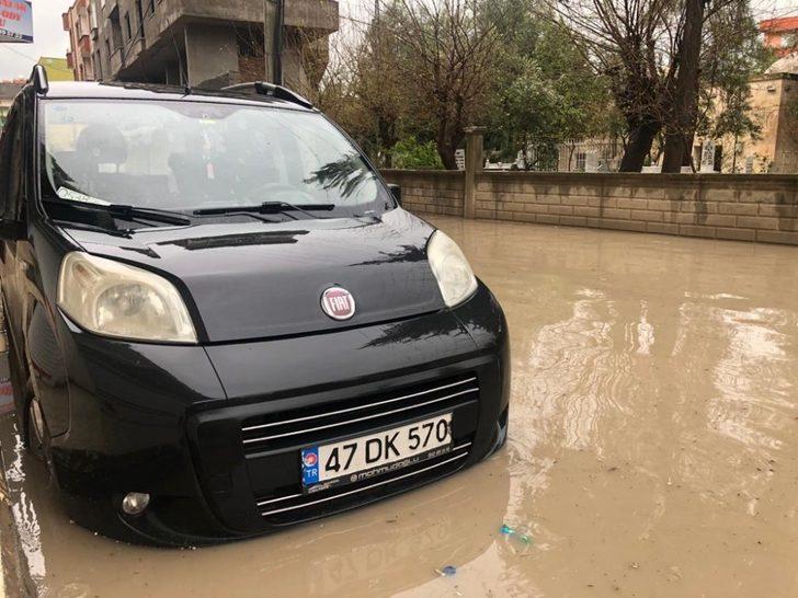 Kızıltepe’de aşırı yağış sonrası yollar göle döndü G3
