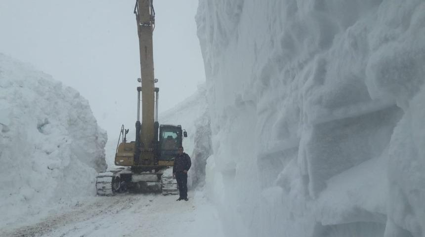 Hakkari'de kar kalınlığı 11 metreyi buldu