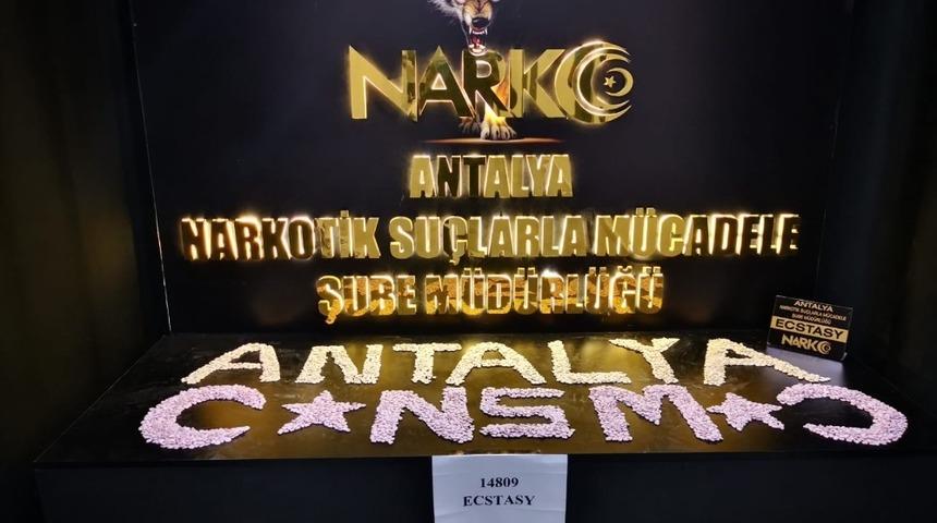 Antalya&rsquo;da 14 bin adet uyuşturucu hap ele ge&ccedil;irildi
